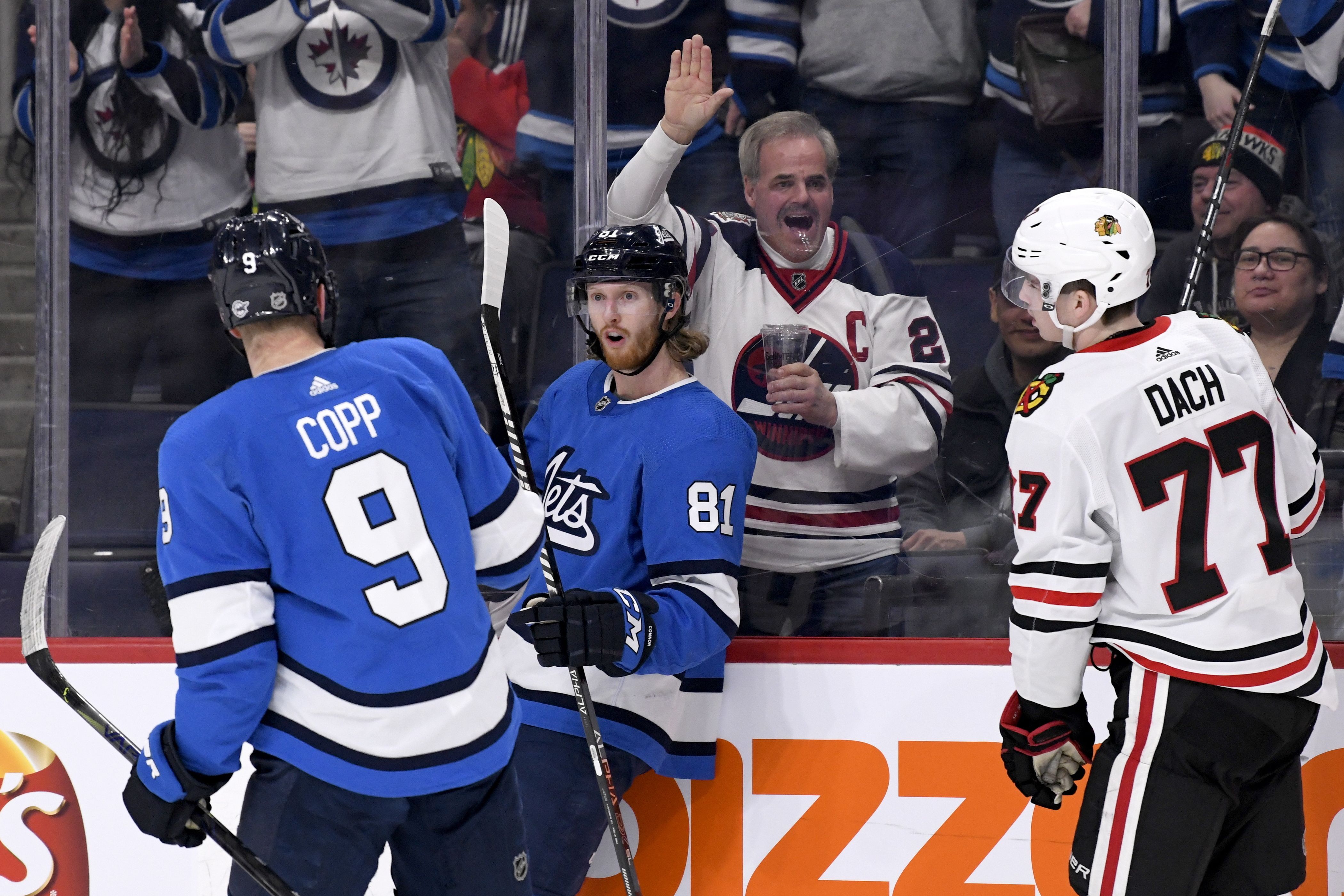Winnipeg Jets score 4 goals in 3rd period to win over Chicago