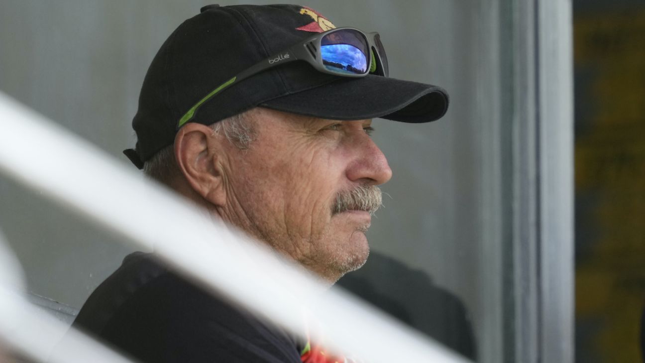 Dave Houghton resigns as Zimbabwe head coach