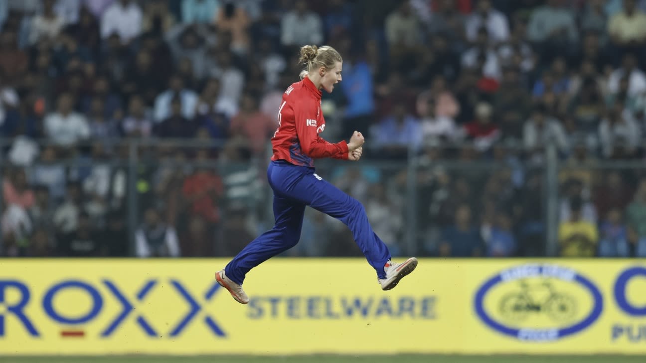 India batting woes exposed by England spinners at Wankhede as visitors go 2-0 up