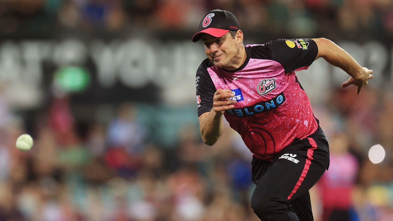 BBL 2023-24 - Moises Henriques adamant he took controversial catch cleanly
