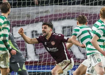 ‘Intoxicating title fight impossible to call as Hearts refuse to buckle’