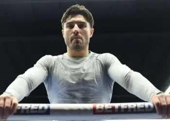 ‘I had seven caffeine shots in 15 minutes’ – from hypochondria to title shot