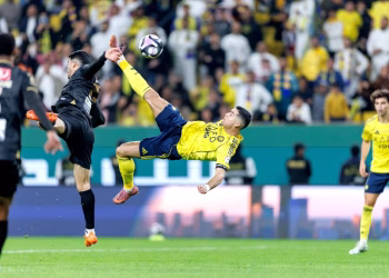 With a ridiculous bicycle kick, Cristiano Ronaldo turns back the clock.