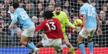 Carrick magic dents Man City Premier League bid