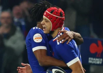 France maintain Grand Slam dream with Italy win