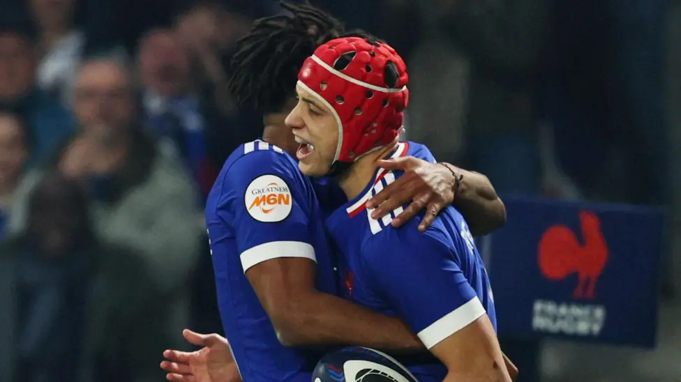 France maintain Grand Slam dream with Italy win