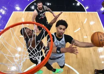 Spurs extend winning run to close gap on Thunder