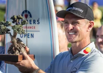 Rose sets tournament record in dominant Torrey Pines win