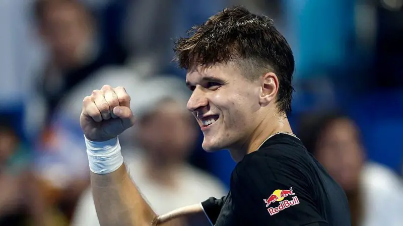 Mensik upsets Sinner to reach Qatar semi-finals