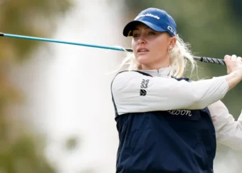 Hull moves into contention as Rhodes drops back