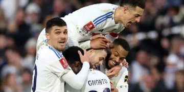 Leeds easily beat Norwich to reach quarter-finals