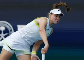 Rybakina battles past Pegula to reach Miami semis