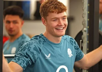 Fin Smith set to start as Borthwick shakes up England