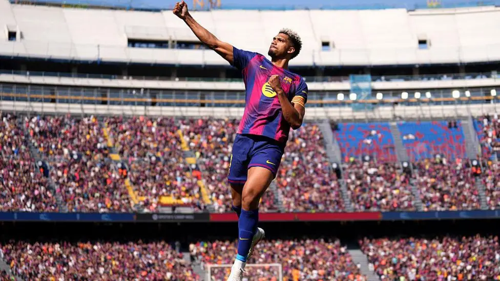 Leaders Barcelona hang on to beat Rayo Vallecano
