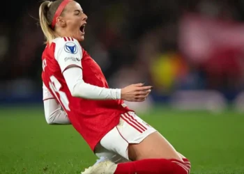 Why is Kelly not an automatic starter for Arsenal or England?