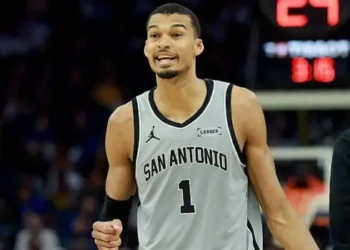 Wembanyama’s 41 points help Spurs win 10 in a row