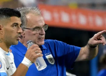 Uruguay’s Suarez ‘would never say no’ to return