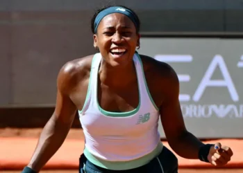 Resolute Gauff avoids Rome exit – but must improve