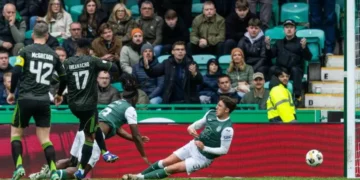 Celtic beat Hibs to go level on points with leaders Hearts