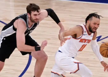 Knicks beat Spurs after record NBA Finals comeback