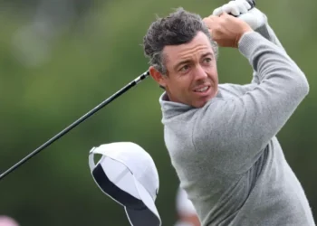 McIlroy starts strongly as Shinnecock bares its teeth