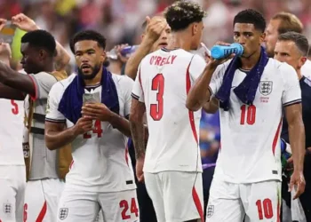 Fans boo, players adapt – the view on World Cup hydration breaks