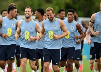 What is SkyJo? The card game being played in the England camp