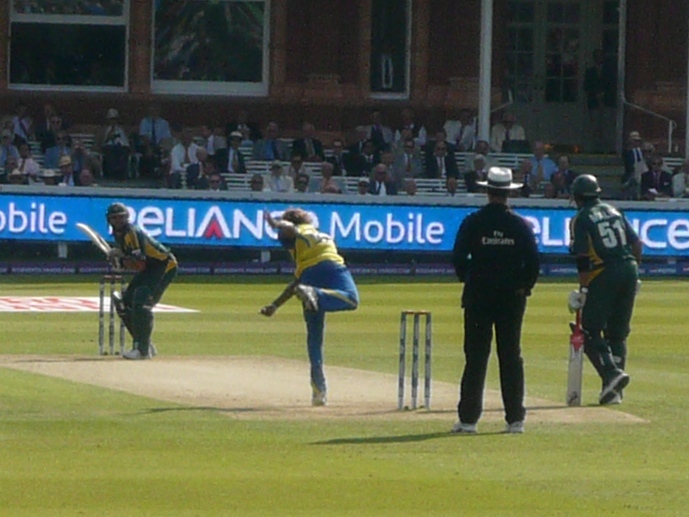 Lasith Malinga bowling to Shahid Afridi in the 2009 World Twenty20 final between Sri Lanka and Pakistan