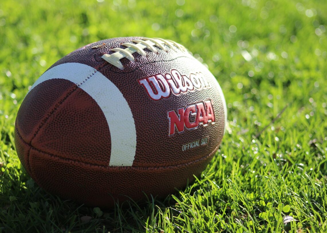 Dante Moore injury: official NCAA college football on the grass ahead of Oregon vs USC coverage
