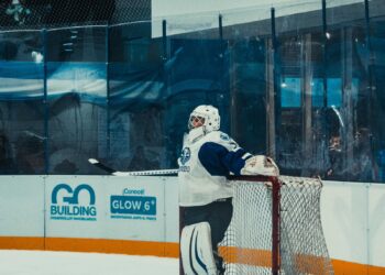 Ice hockey goaltender leaning on the net (Pexels 38553661)