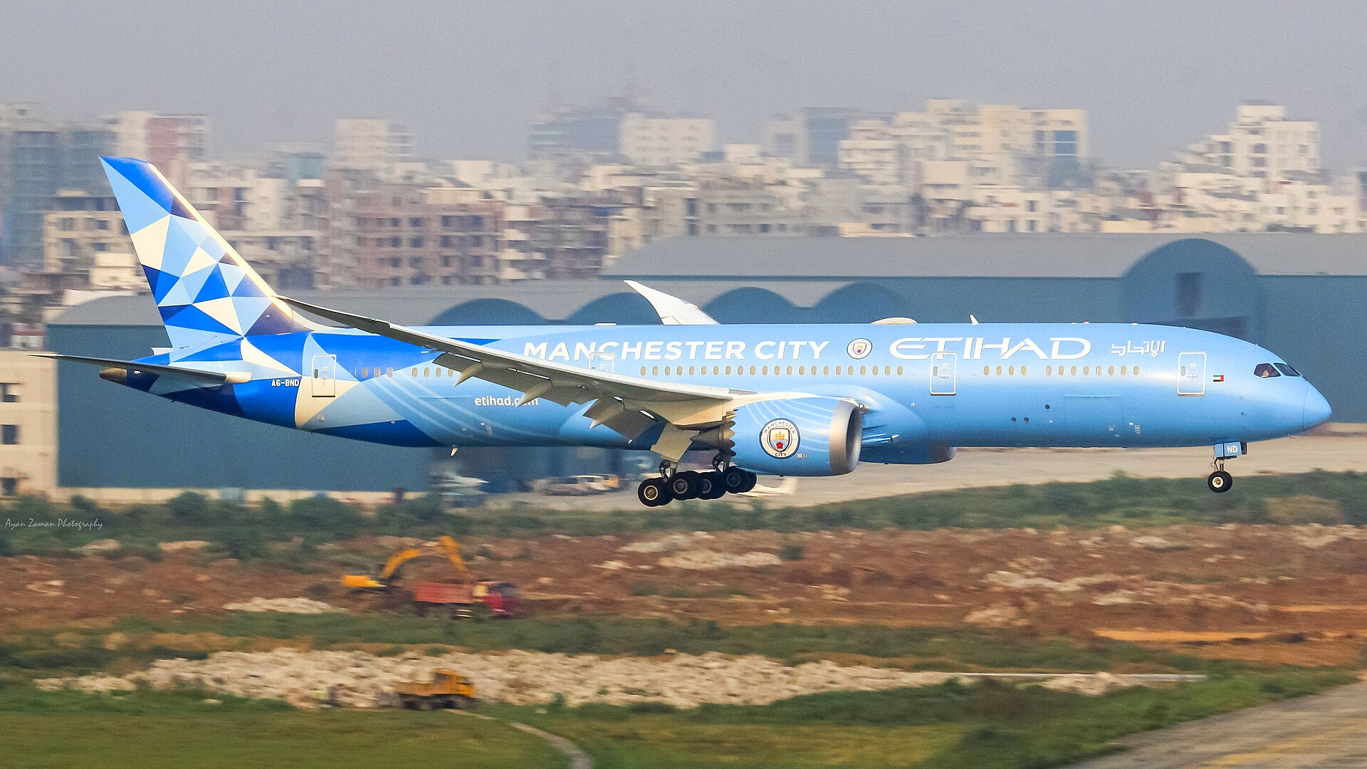 Etihad Airways Boeing 787 in Manchester City livery, the club's main sponsor