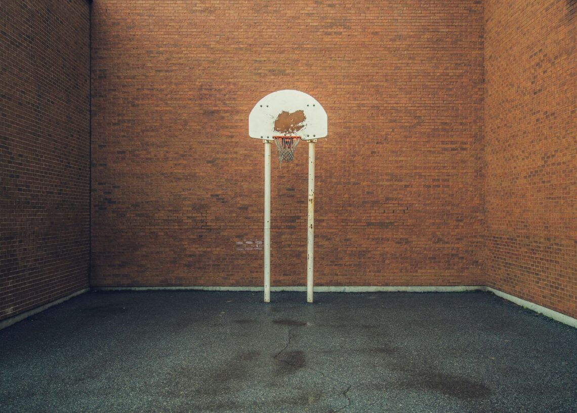 michael sweetney dies 43 basketball hoop court