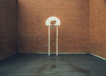 michael sweetney dies 43 basketball hoop court