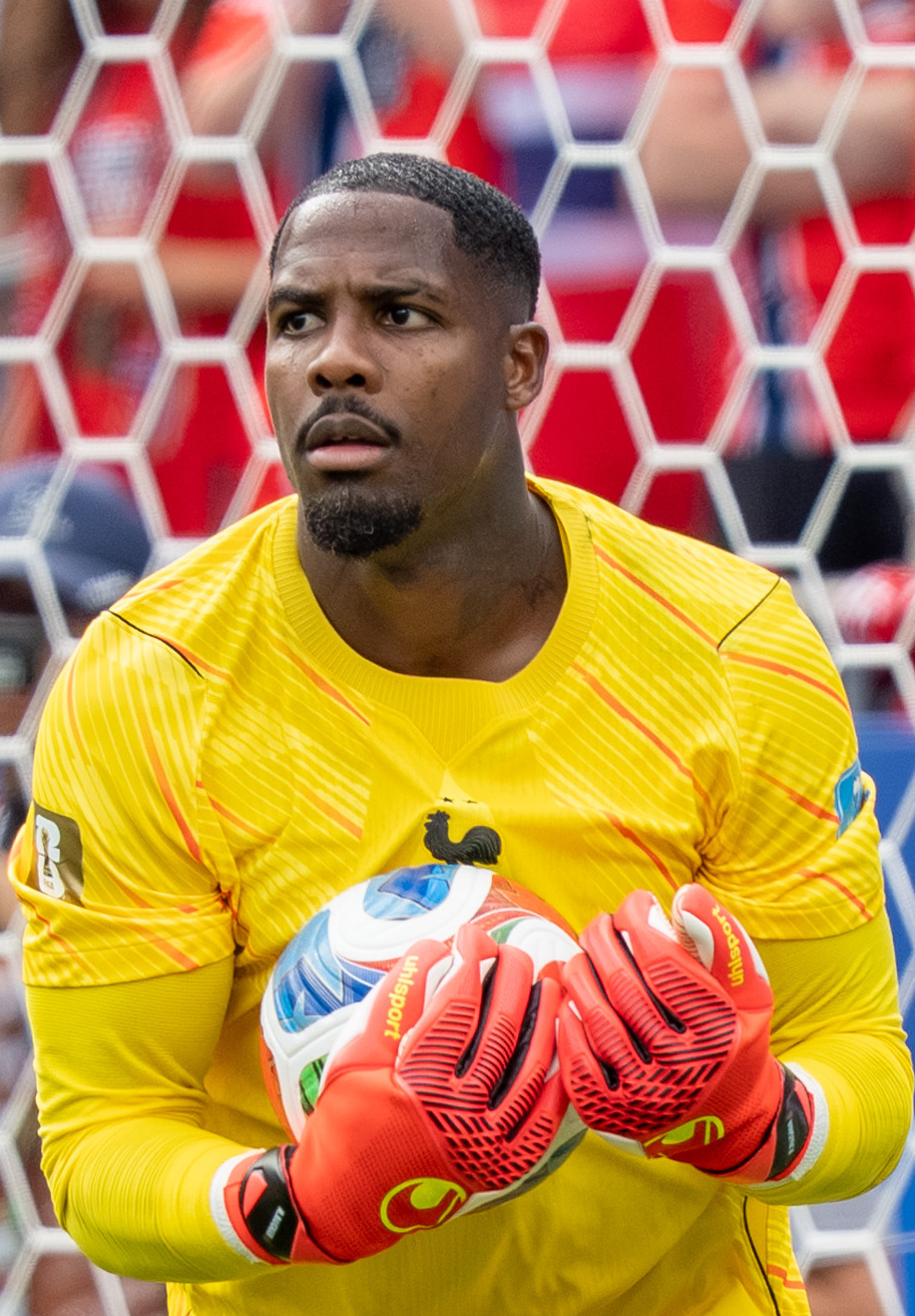 France goalkeeper Mike Maignan