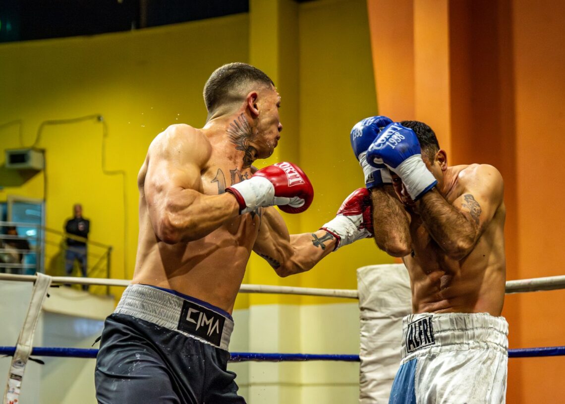 pat brown stops john hedges british commonwealth cruiserweight manchester boxing body shot px28304202